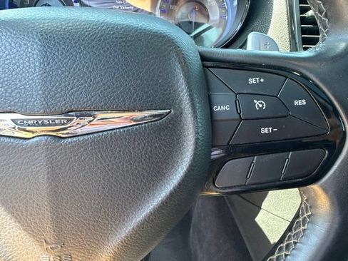 Used 2018 Chrysler 300 S w/ 300S Premium Group RWD image 31
