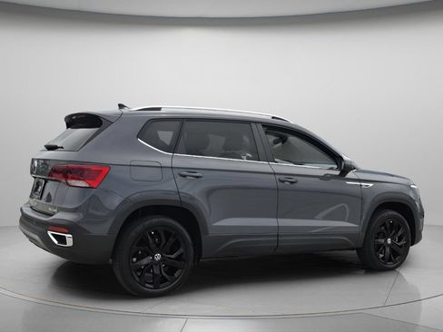 Used 2023 Volkswagen Taos SE w/ Black Wheel Package FWD image 7