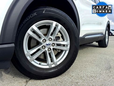 Used 2022 Ford Explorer XLT image 2