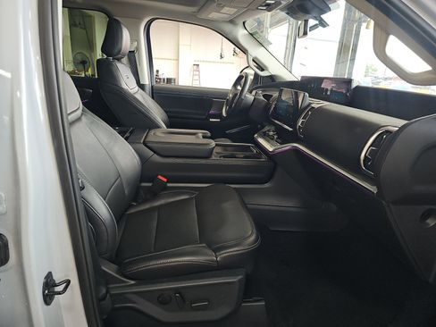 Used 2025 Ford Expedition Platinum AWD/4WD image 13