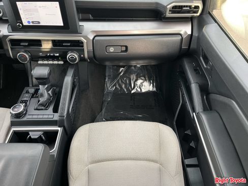 Certified 2025 Toyota 4Runner SR5 AWD/4WD image 19
