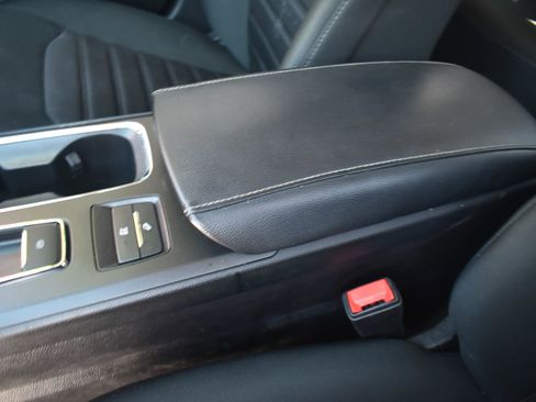 Used 2020 Ford Fusion SE image 15