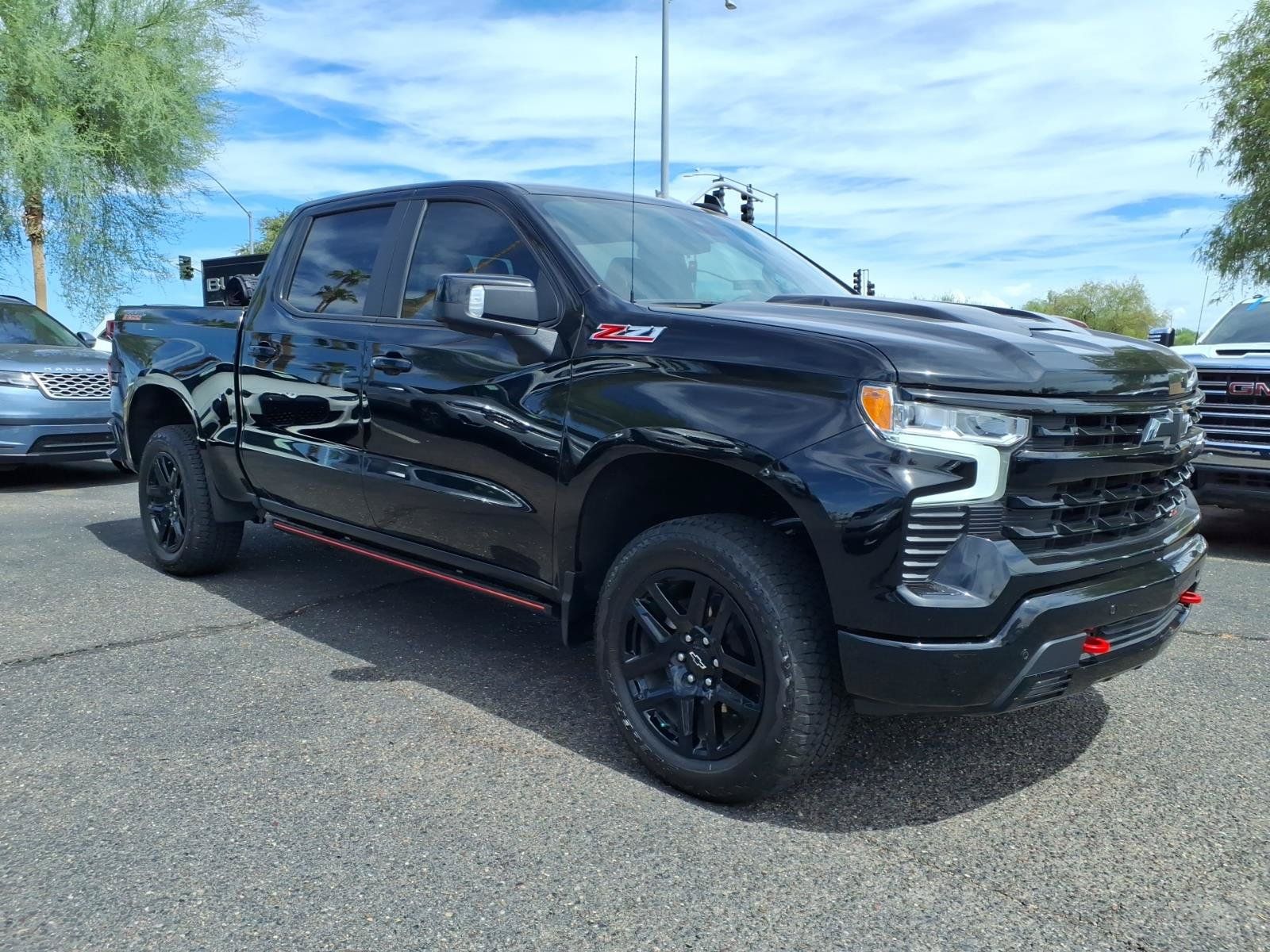 Used 2025 Chevrolet Silverado 1500 LT Trail Boss w/ LT Trail Boss Premium Package AWD/4WD image 3