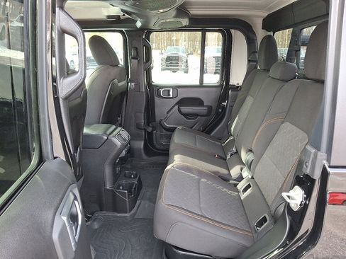 Used 2024 Jeep Gladiator Mojave w/ Convenience Group image 10