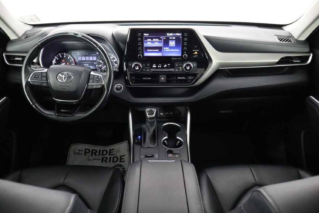 Used 2021 Toyota Highlander XLE FWD image 13