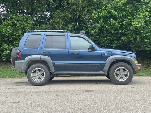Used 2005 Jeep Liberty Renegade w/ Luxury Group AWD/4WD image 3