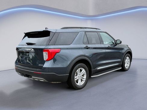 Used 2023 Ford Explorer XLT AWD/4WD image 3