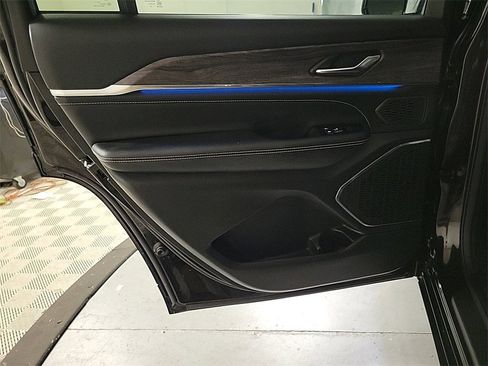 Used 2024 Jeep Grand Cherokee L Overland image 20