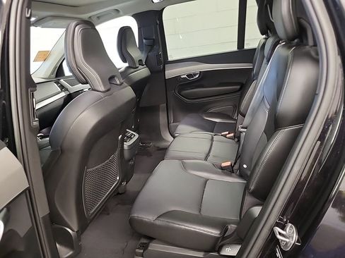 Used 2022 Volvo XC90 T5 Momentum w/ Advanced Package AWD/4WD image 3