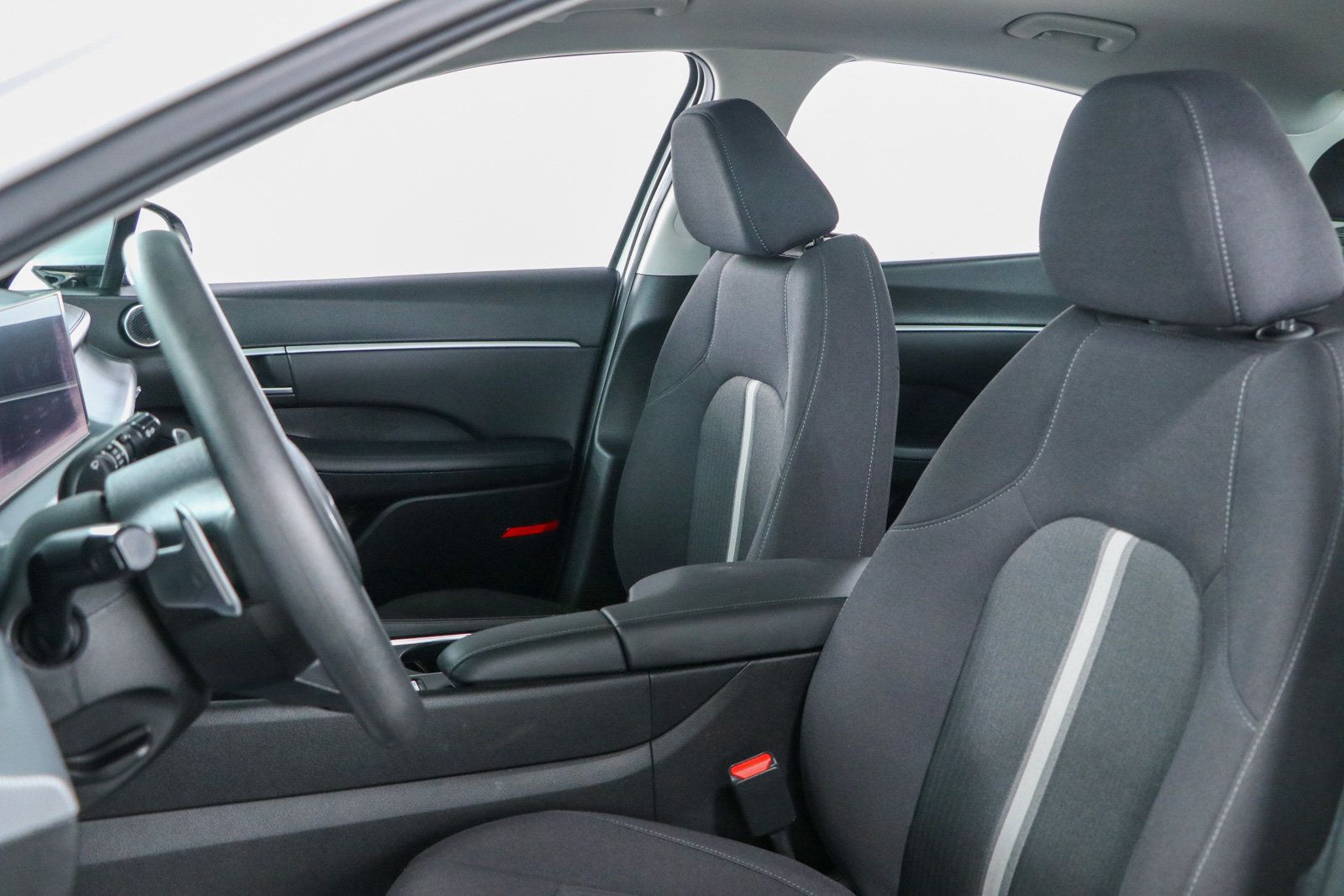 Used 2025 Hyundai Sonata SEL FWD image 23