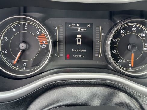 Used 2017 Jeep Cherokee Latitude w/ Safety/Convenience Group image 17