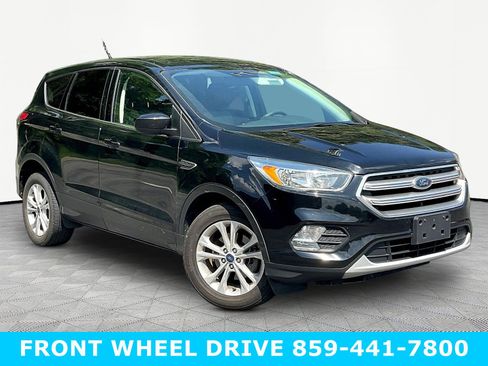 Used 2017 Ford Escape SE FWD image 3