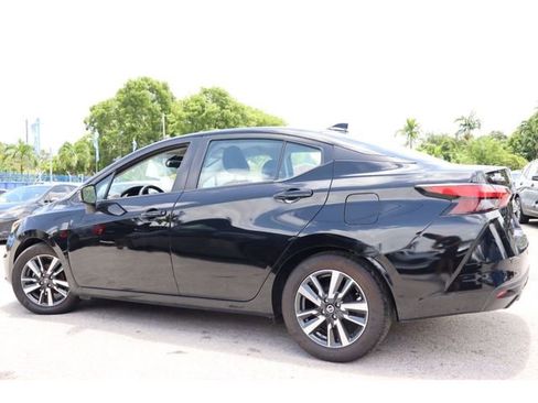 Used 2021 Nissan Versa SV image 12
