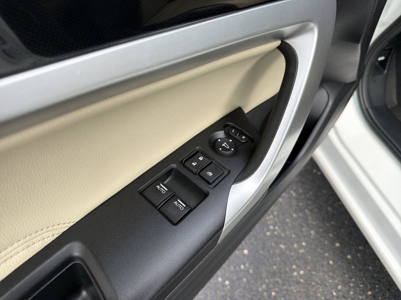 Used 2015 Honda Accord EX-L image 13