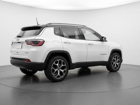 Used 2025 Jeep Compass Limited image 9