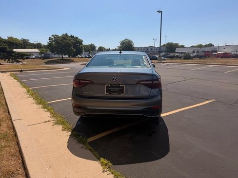 Used 2024 Volkswagen Jetta SE FWD image 7