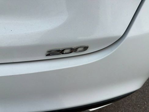 Used 2015 Chrysler 200 Limited w/ Convenience Group FWD image 4