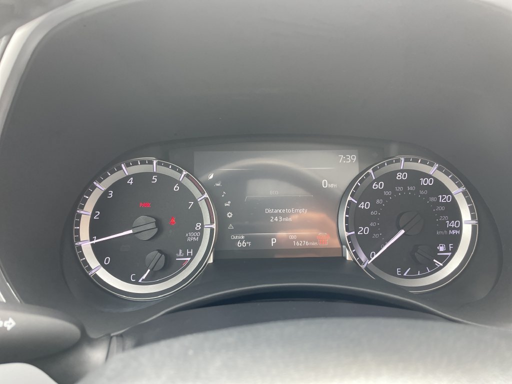 Used 2024 Toyota Highlander XLE AWD/4WD image 17