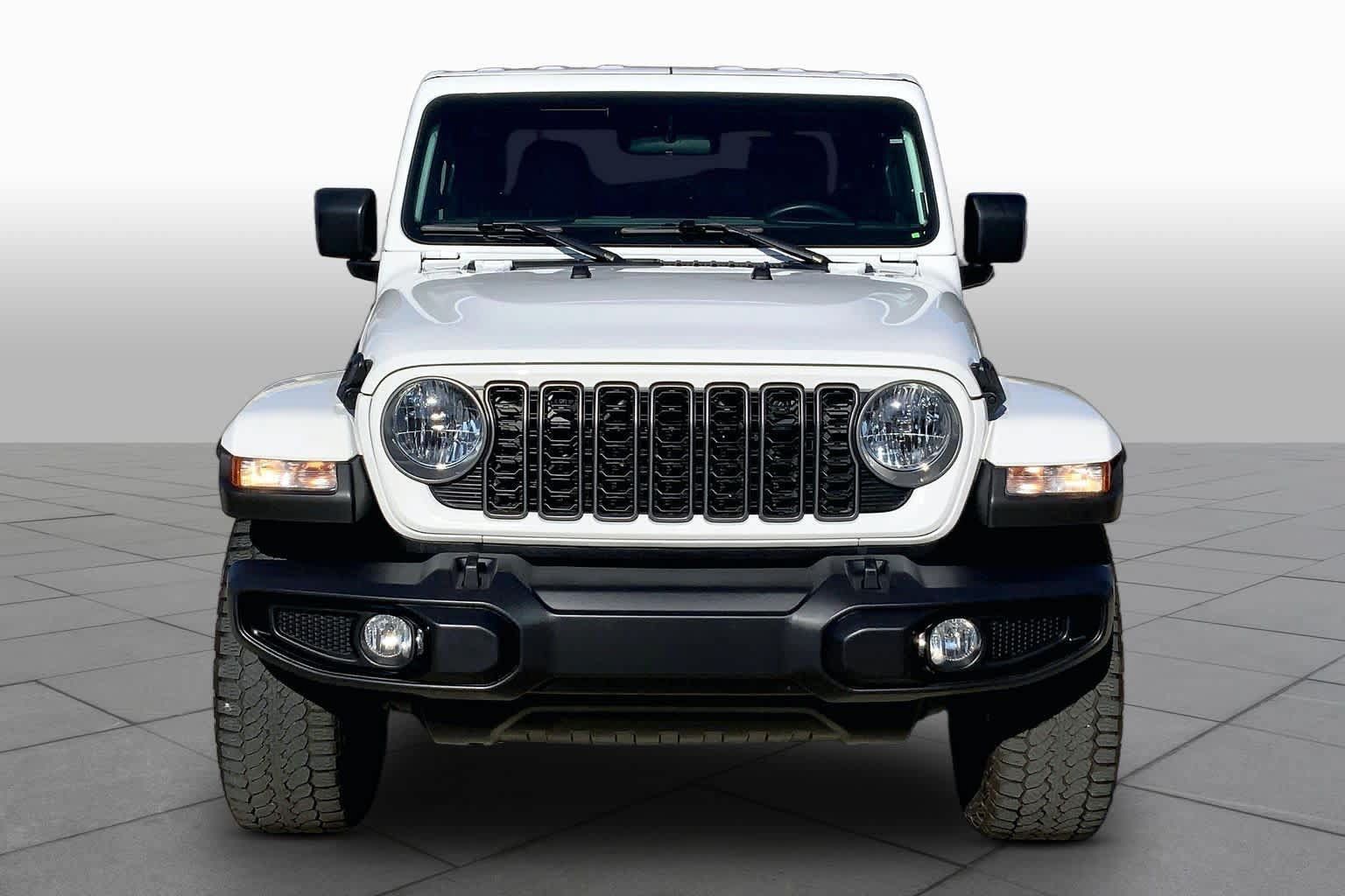 Used 2025 Jeep Gladiator Sport AWD/4WD image 4