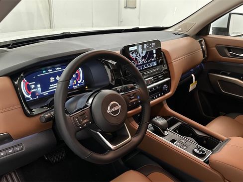 New 2025 Nissan Pathfinder Platinum w/ Cargo Package image 15