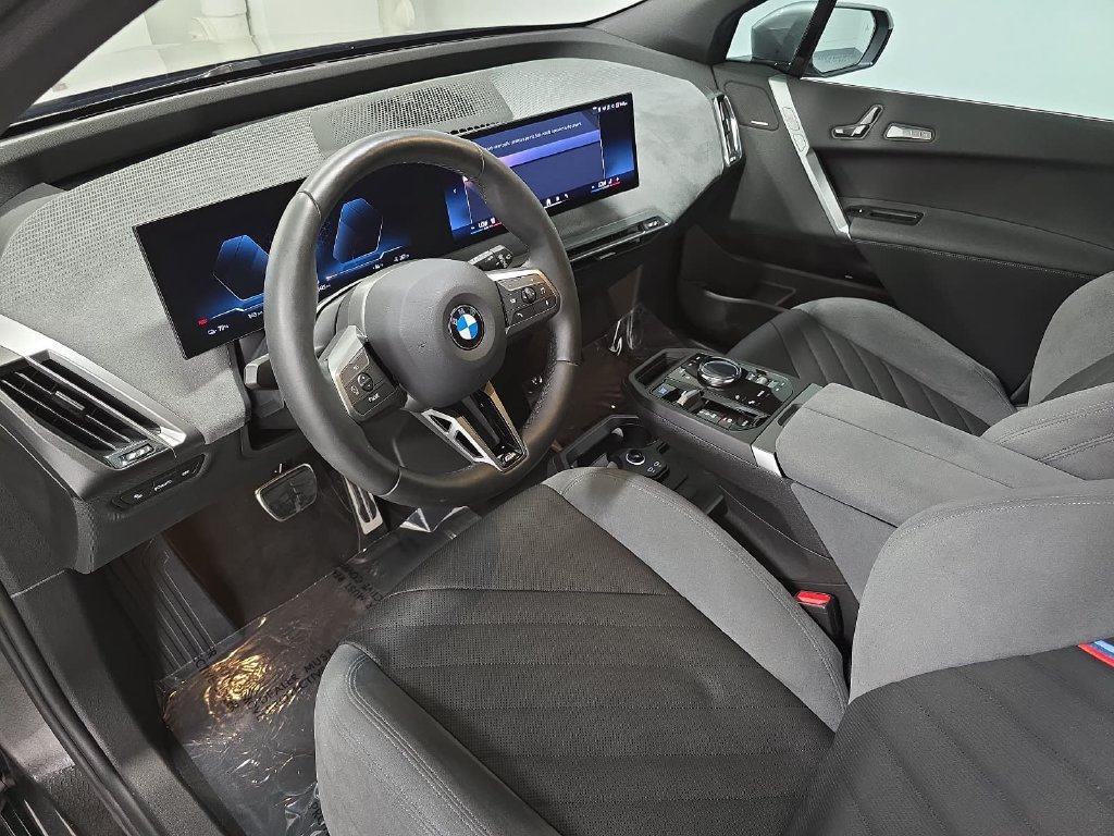 Used 2026 BMW iX xDrive60 w/ M Sport Package AWD/4WD image 4