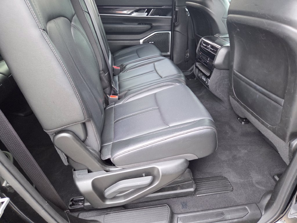 Used 2024 Jeep Wagoneer L 4WD image 30