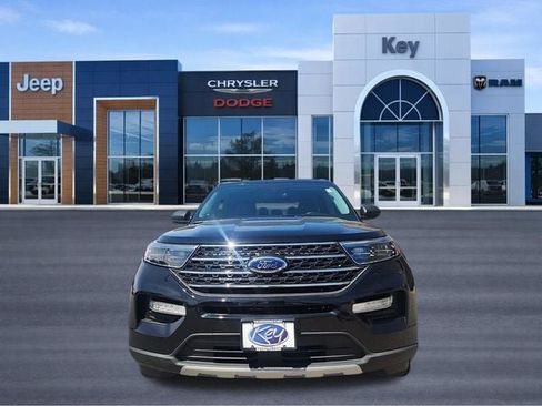 Used 2022 Ford Explorer XLT w/ Equipment Group 202A AWD/4WD image 8