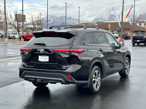 Used 2021 Toyota Highlander XLE image 5