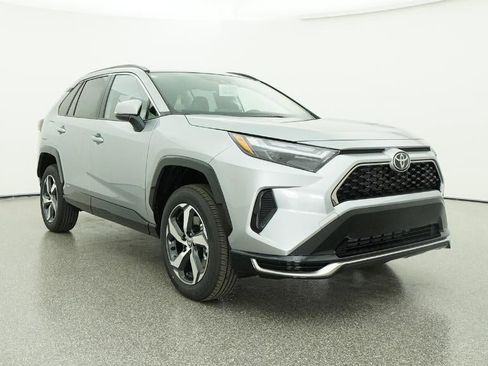 New 2025 Toyota RAV4 SE image 29