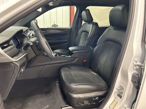 Used 2024 Jeep Grand Cherokee L Altitude AWD/4WD image 13