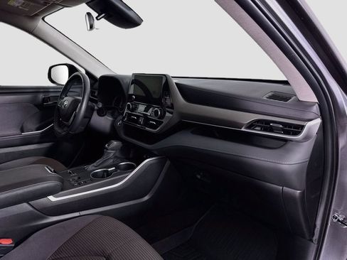 Certified 2024 Toyota Highlander LE FWD image 20