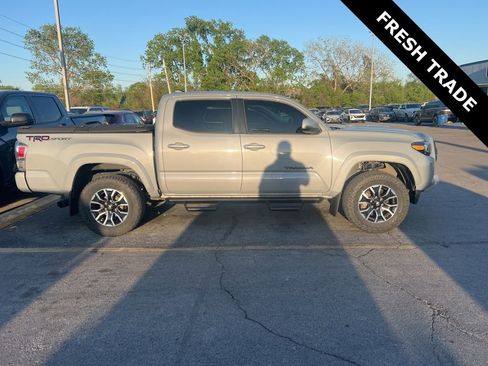 Used 2021 Toyota Tacoma TRD Sport w/ Technology Package image 2