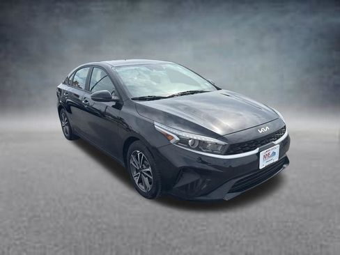 Used 2022 Kia Forte LXS w/ LXS Technology Package FWD image 8