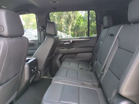 Used 2025 Chevrolet Suburban Z71 AWD/4WD image 17