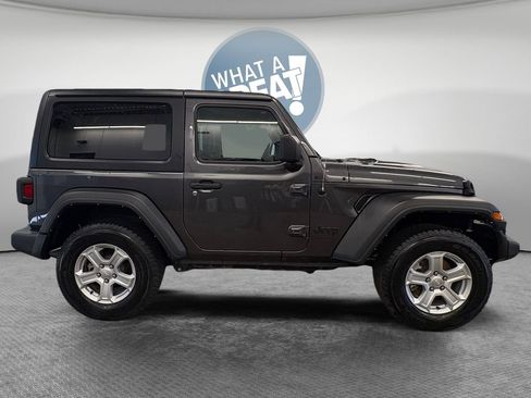 Used 2022 Jeep Wrangler Sport AWD/4WD image 2