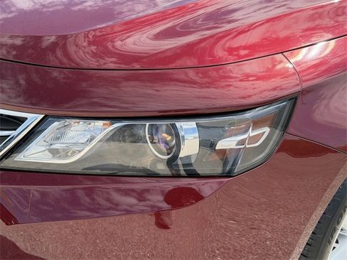 Used 2017 Chevrolet Impala LT w/ Convenience Package image 13