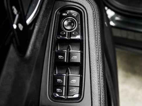 Used 2019 Porsche Macan Base image 35