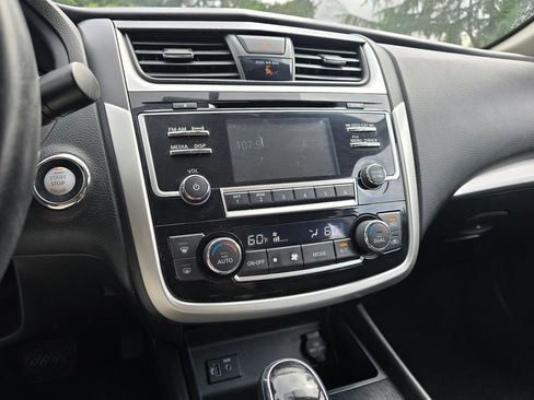 Used 2018 Nissan Altima FWD image 18