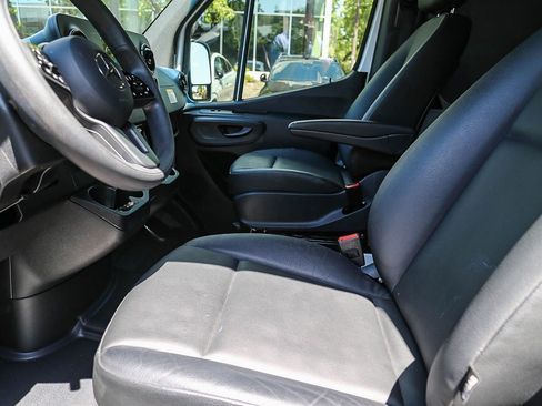 Used 2024 Mercedes-Benz Sprinter 2500 image 5