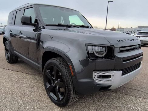 Used 2022 Land Rover Defender 110 SE image 8