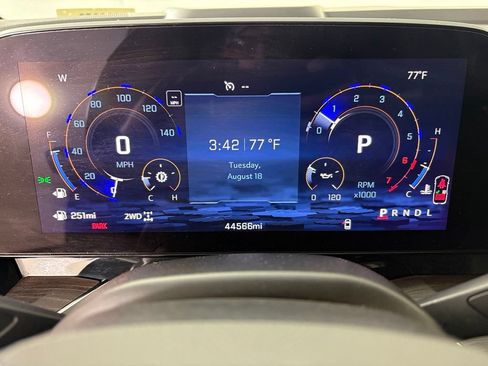Used 2025 Chevrolet Suburban Z71 AWD/4WD image 28