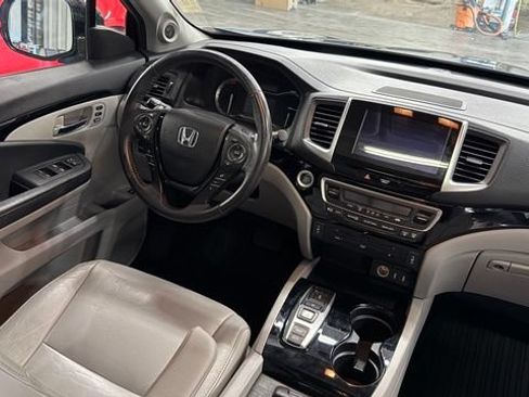 Used 2018 Honda Pilot Touring image 35