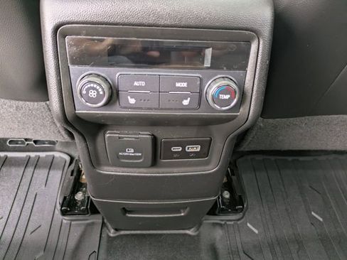 Used 2023 GMC Acadia Denali w/ Denali Ultimate Package FWD image 17