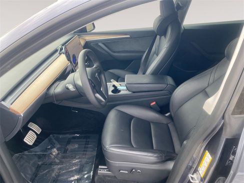 Used 2023 Tesla Model Y Performance image 9