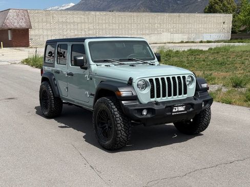 Used 2024 Jeep Wrangler Unlimited Sport AWD/4WD image 2