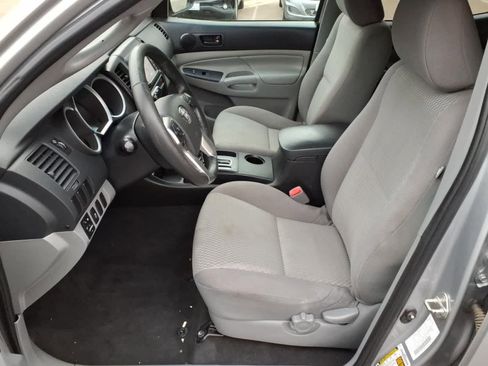 Used 2015 Toyota Tacoma PreRunner w/ Convenience Package RWD image 16