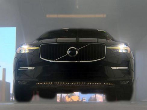 Used 2022 Volvo XC60 B5 Momentum AWD/4WD image 3