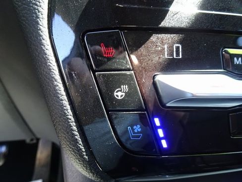 Used 2021 Ford Explorer Limited w/ Equipment Group 301A image 27