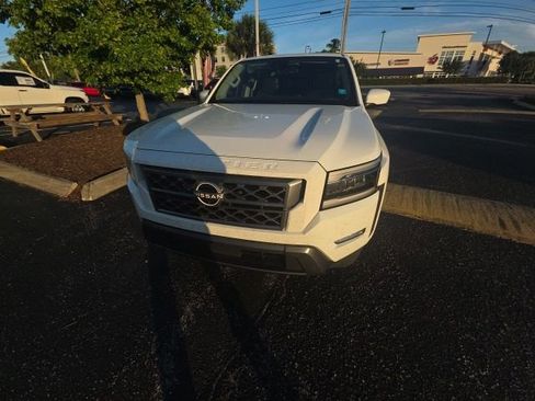 Used 2022 Nissan Frontier SV w/ SV Premium Package AWD/4WD image 2