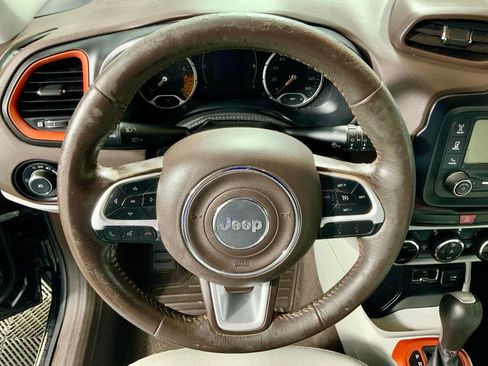 Used 2017 Jeep Renegade Latitude w/ Popular Equipment Group image 19